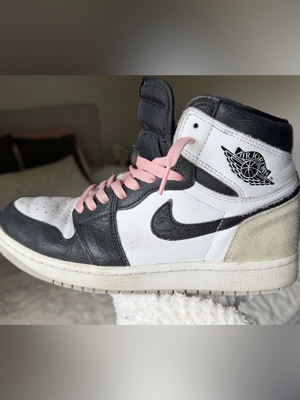 Nike Air Jordan 1 High Women’s Sneakers - White, Black & Pink Laces